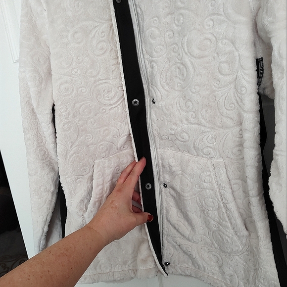 ~~REI🤍Floral Fleece~~ - Picture 4 of 8